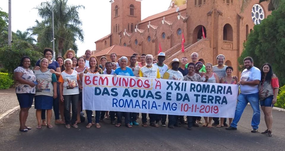 Álbum de fotografias da XXII romaria das águas e da terra de mg em