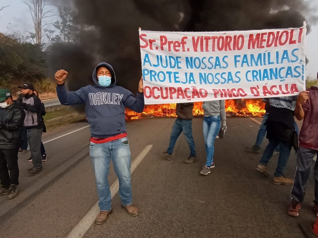 Bloqueio da BR 262 pelo POVO DA OCUPAÇÃO PINGO DÁGUA DE BETIM MG