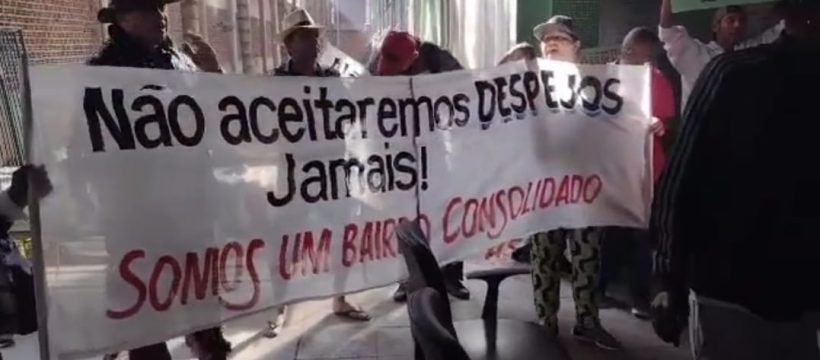 Povo das Ocupações Pingo dÁgua e Recanto Verde de Betim MG ocupam